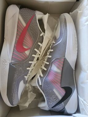Nike Sabrina Men /women Gray & Pink Athletic Sneakers Sz 14 Men 15.5 Women